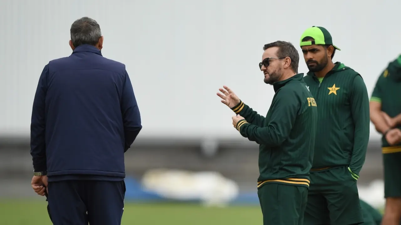 PCB investigates Pakistan squad conduct in England with Mohammad Rizwan and Imam-ul-Haq mobile phones seized